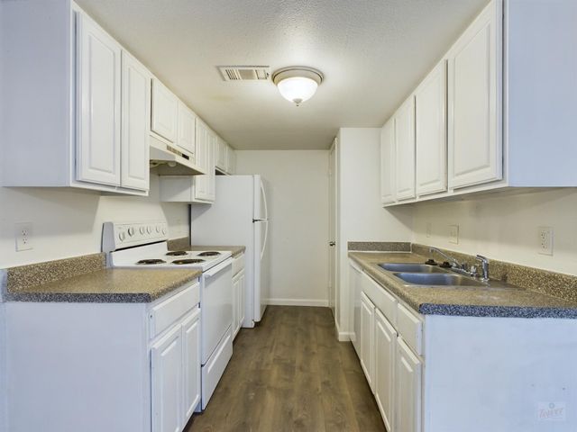 2124 Burton DR 140, Austin, TX 78741