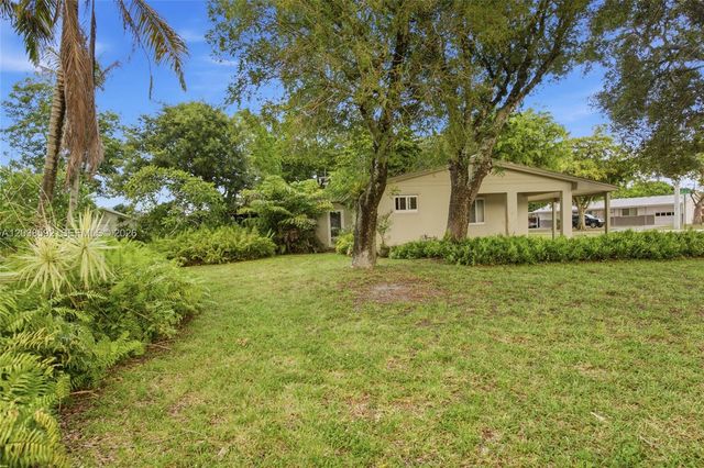 4891 NW 5th St, Plantation, FL 33317