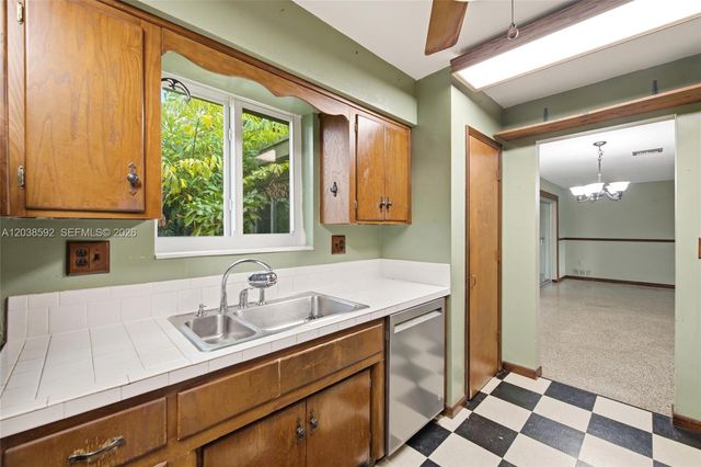 4891 NW 5th St, Plantation, FL 33317