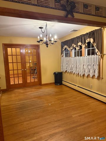112 Maple Street, Seymour, CT 06483