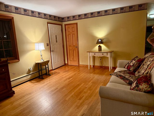 112 Maple Street, Seymour, CT 06483