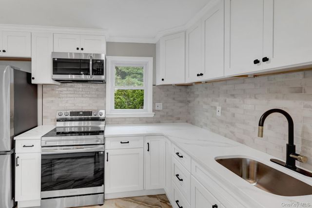 792 Highview Avenue, Westbury, NY 11590