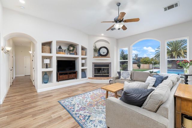 5180 E Copper, Clovis, CA 93619