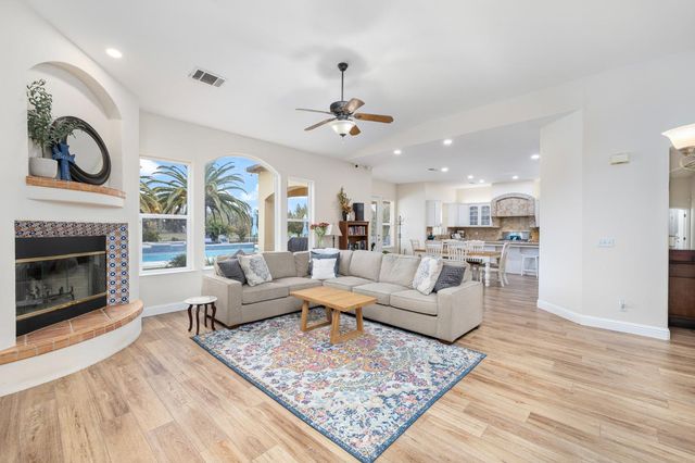 5180 E Copper, Clovis, CA 93619