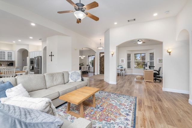 5180 E Copper, Clovis, CA 93619