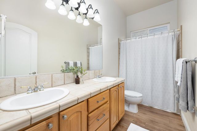 5180 E Copper, Clovis, CA 93619