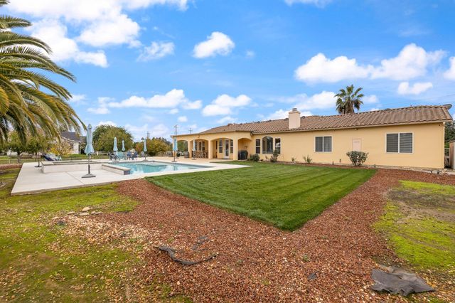 5180 E Copper, Clovis, CA 93619