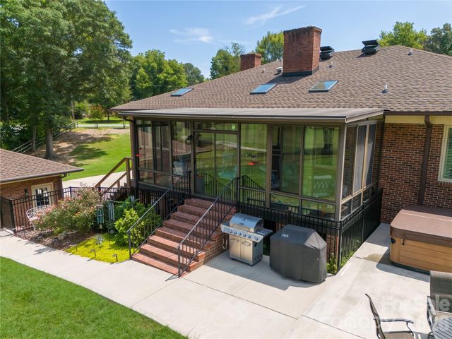 1419 Stoneyridge Drive, Charlotte, NC 28214