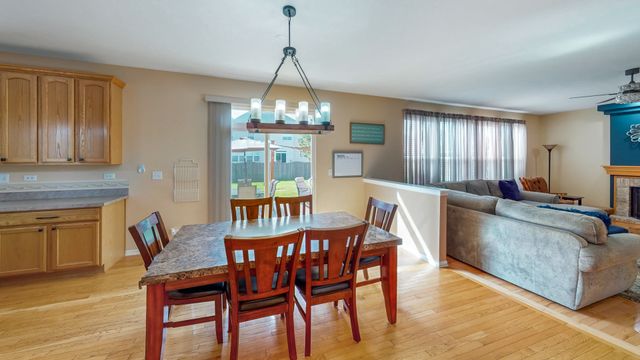 404 Hackney Lane, Oswego, IL 60543