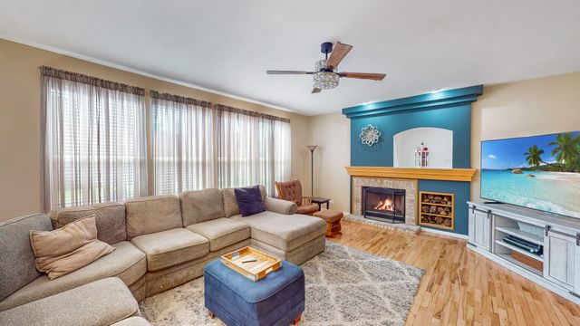 404 Hackney Lane, Oswego, IL 60543