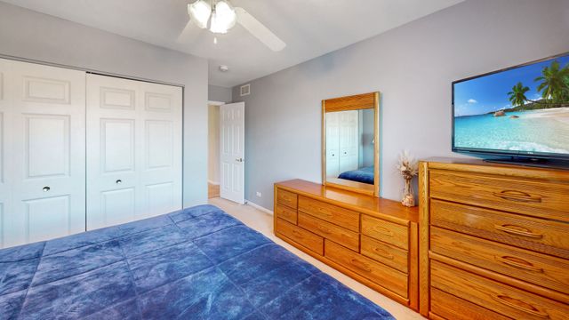 404 Hackney Lane, Oswego, IL 60543