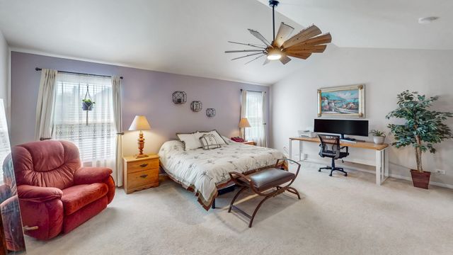 404 Hackney Lane, Oswego, IL 60543