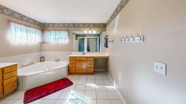 404 Hackney Lane, Oswego, IL 60543