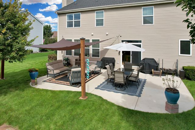 404 Hackney Lane, Oswego, IL 60543