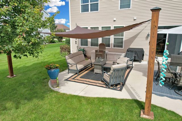 404 Hackney Lane, Oswego, IL 60543