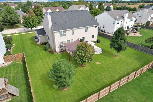 404 Hackney Lane, Oswego, IL 60543