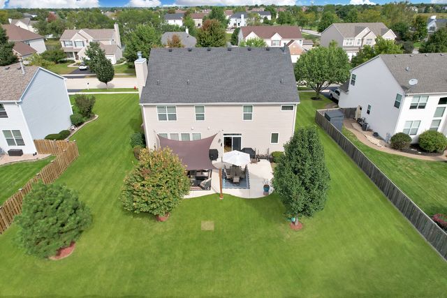404 Hackney Lane, Oswego, IL 60543
