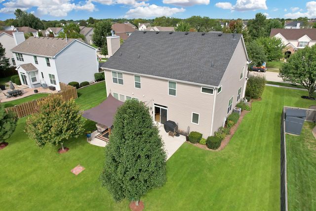 404 Hackney Lane, Oswego, IL 60543