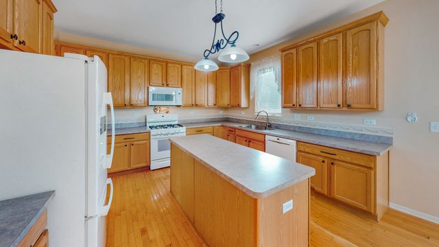 404 Hackney Lane, Oswego, IL 60543