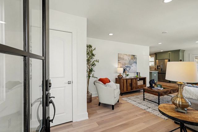 67 Scobey Dr, Nashville, TN 37210