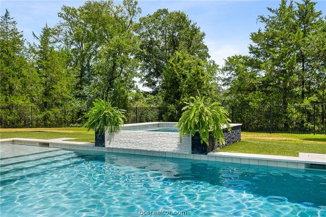 3753 Cooper Court, College Station, TX 77845