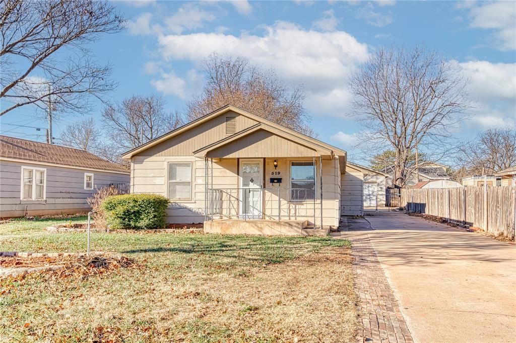 Image 1 of property listing at 519 N State Avenue, Elk City, OK 73644