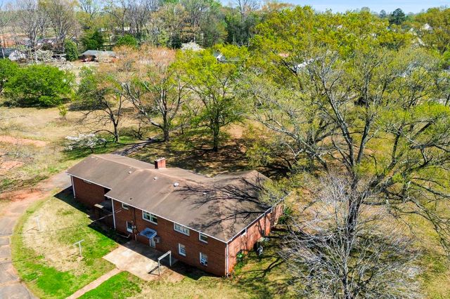 2184 John Dodd Road, Wellford, SC 29385