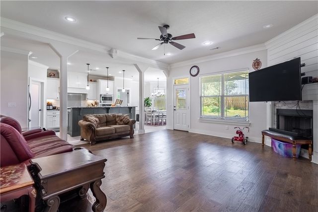1100 Huntleigh Drive, Bentonville, AR 72713