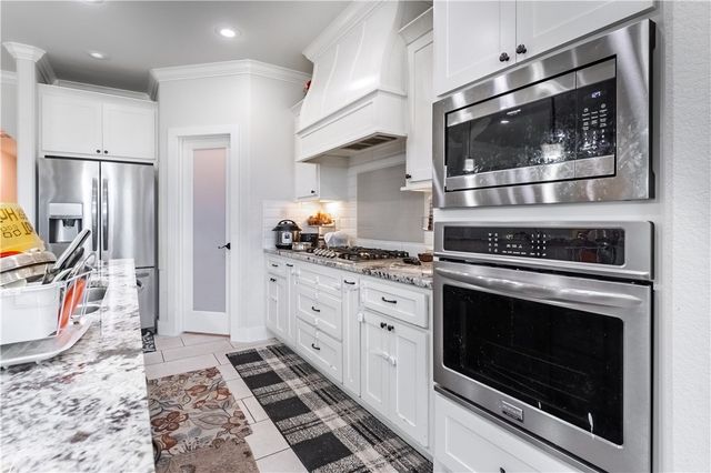 1100 Huntleigh Drive, Bentonville, AR 72713