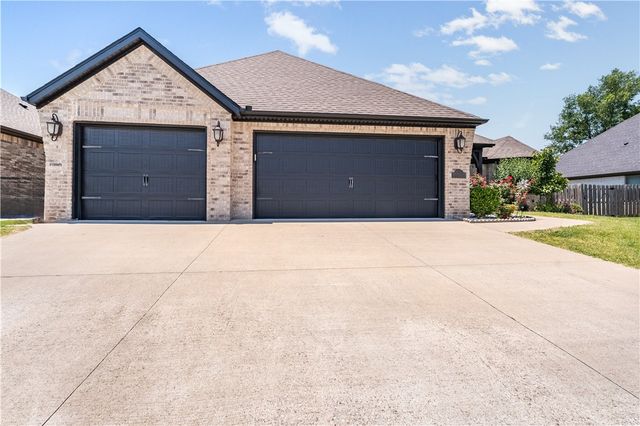 1100 Huntleigh Drive, Bentonville, AR 72713