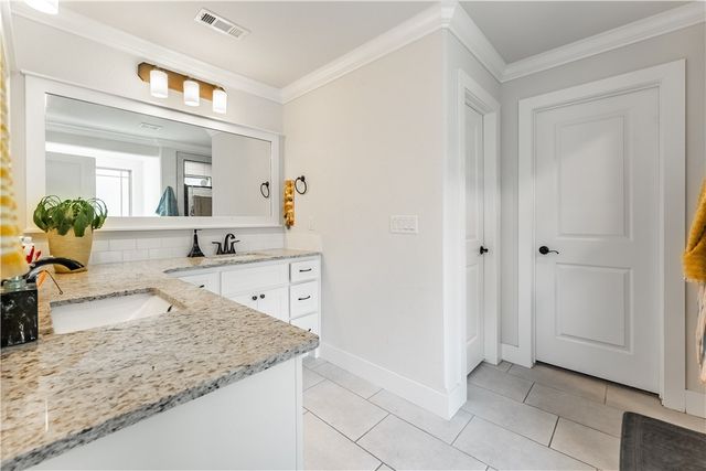 1100 Huntleigh Drive, Bentonville, AR 72713