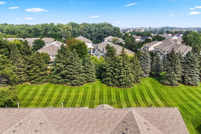 592 Lake View Drive, Woodbury, MN 55129
