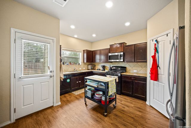 1918 Marbach Woods, San Antonio, TX 78245