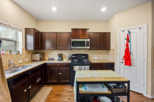 1918 Marbach Woods, San Antonio, TX 78245