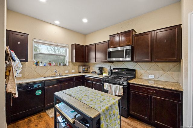 1918 Marbach Woods, San Antonio, TX 78245