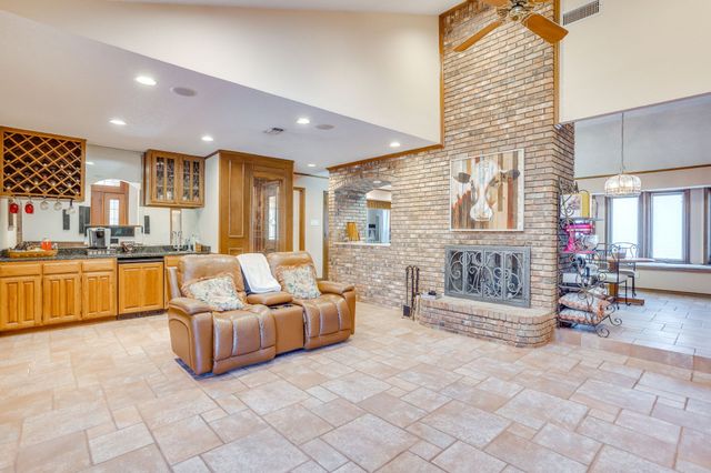2006 Lake Country Drive, Arlington, TX 76012
