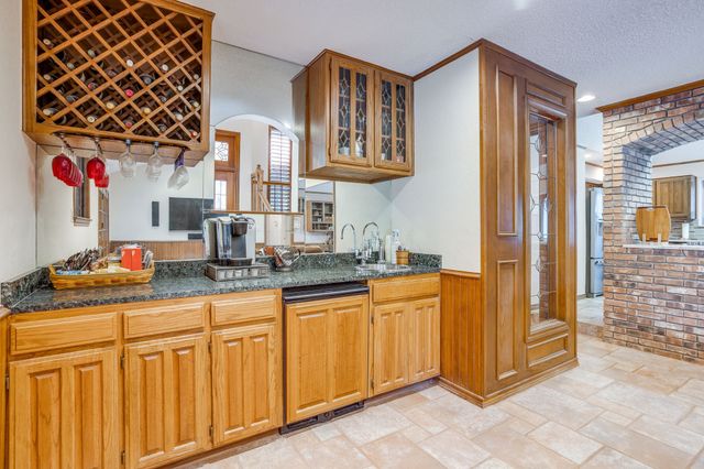 2006 Lake Country Drive, Arlington, TX 76012