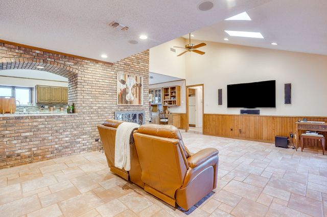 2006 Lake Country Drive, Arlington, TX 76012