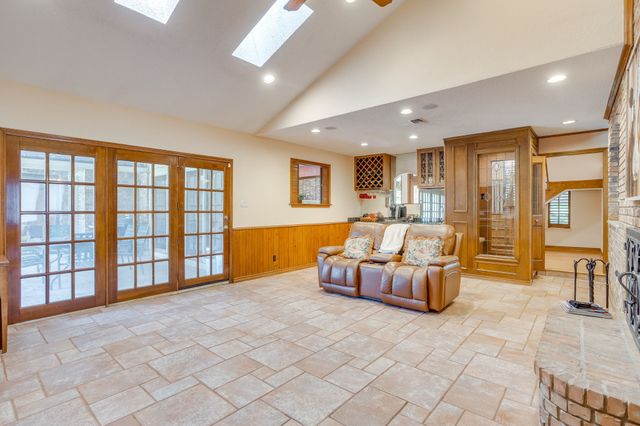 2006 Lake Country Drive, Arlington, TX 76012