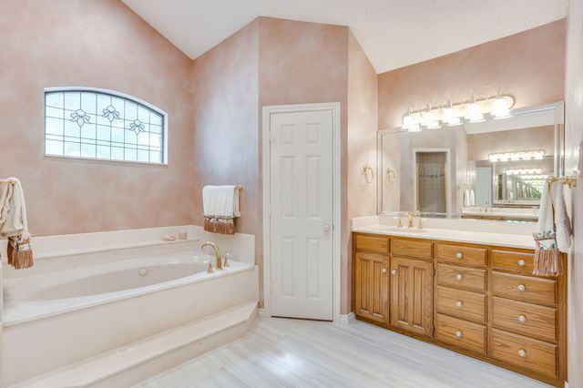 2006 Lake Country Drive, Arlington, TX 76012