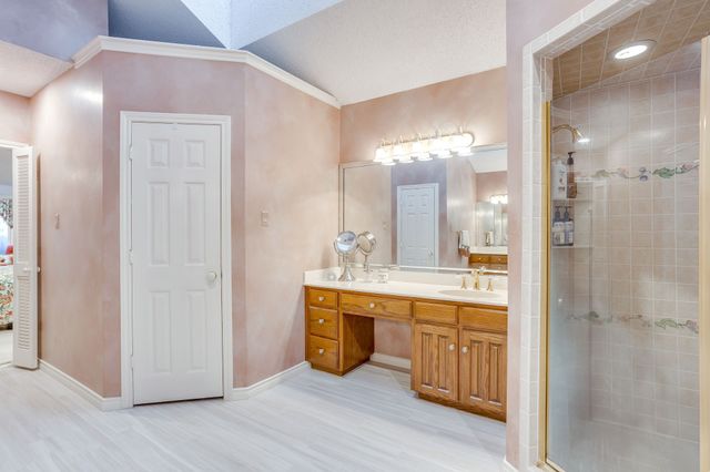 2006 Lake Country Drive, Arlington, TX 76012