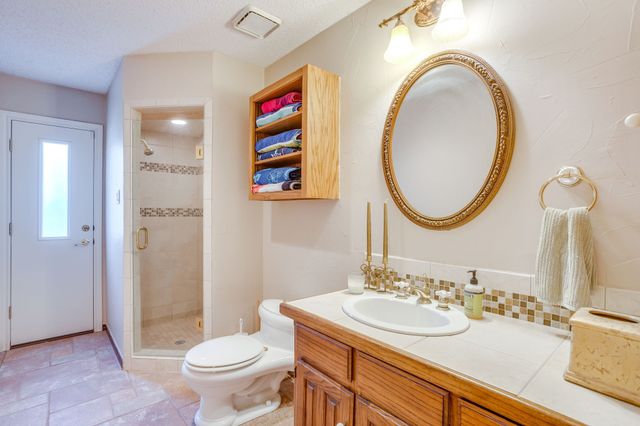 2006 Lake Country Drive, Arlington, TX 76012