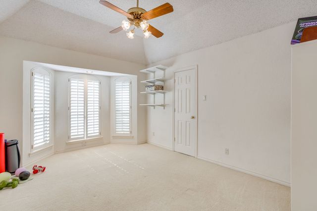 2006 Lake Country Drive, Arlington, TX 76012