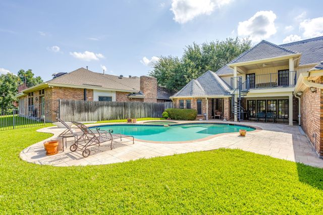 2006 Lake Country Drive, Arlington, TX 76012