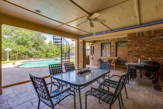 2006 Lake Country Drive, Arlington, TX 76012