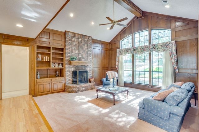 2006 Lake Country Drive, Arlington, TX 76012