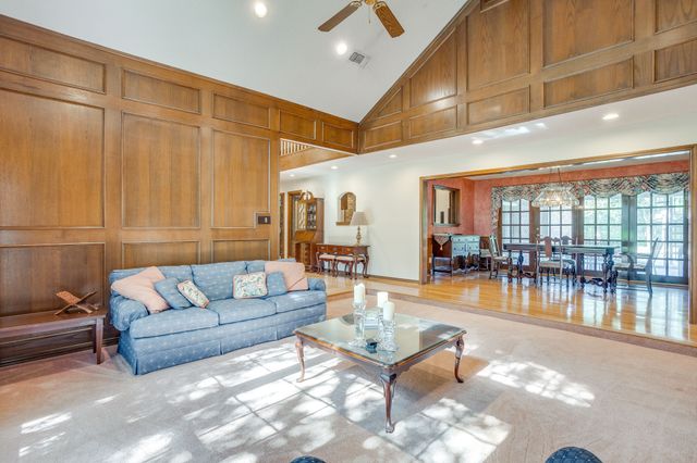 2006 Lake Country Drive, Arlington, TX 76012