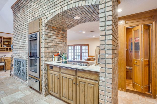 2006 Lake Country Drive, Arlington, TX 76012