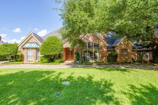 2006 Lake Country Drive, Arlington, TX 76012