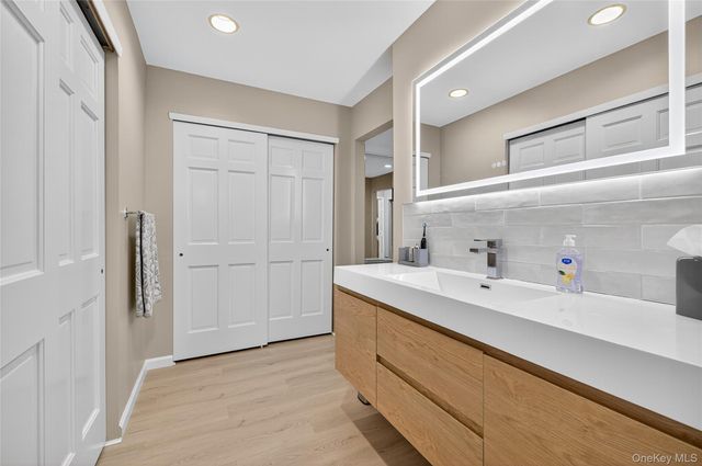 11 Willada Lane, Glen Cove, NY 11542